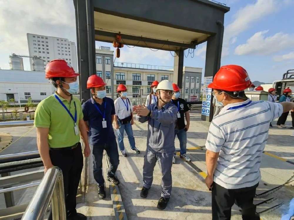 Kỹ thuật viên môi trường sinh thái Chu Hải đến tuyến đầu học tập kỹ thuật xử lý nước thải